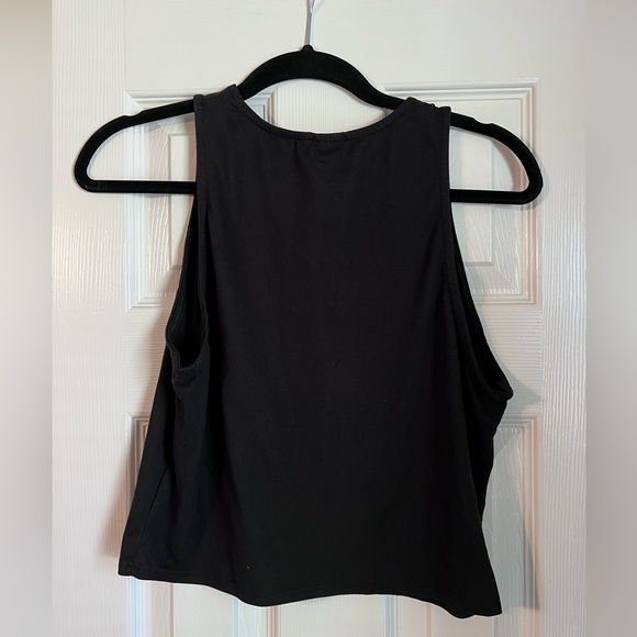 Size large -fits like a medium black crop top - Picture 3 of 3